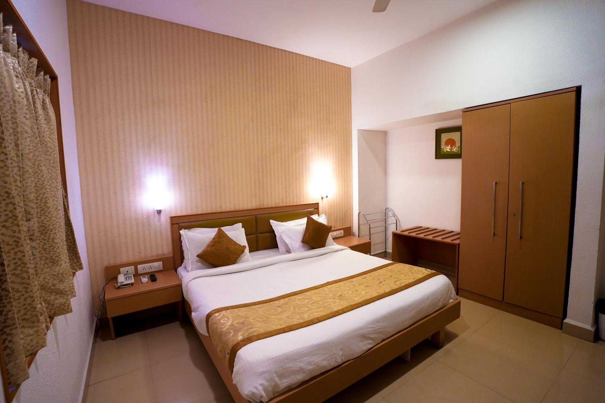 Avenue 11 Boutique Residences, Poes Garden Madras Buitenkant foto