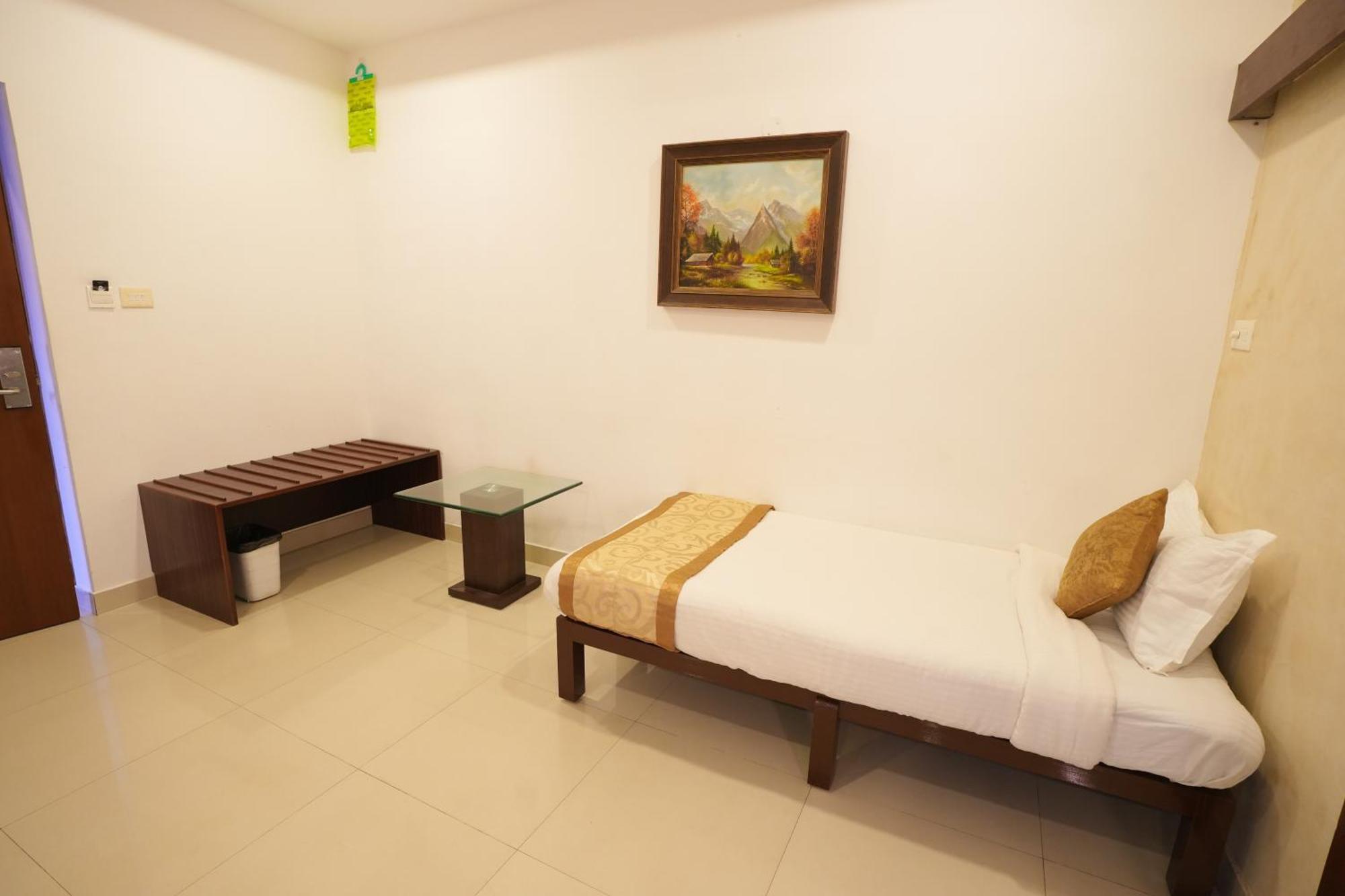 Avenue 11 Boutique Residences, Poes Garden Madras Buitenkant foto