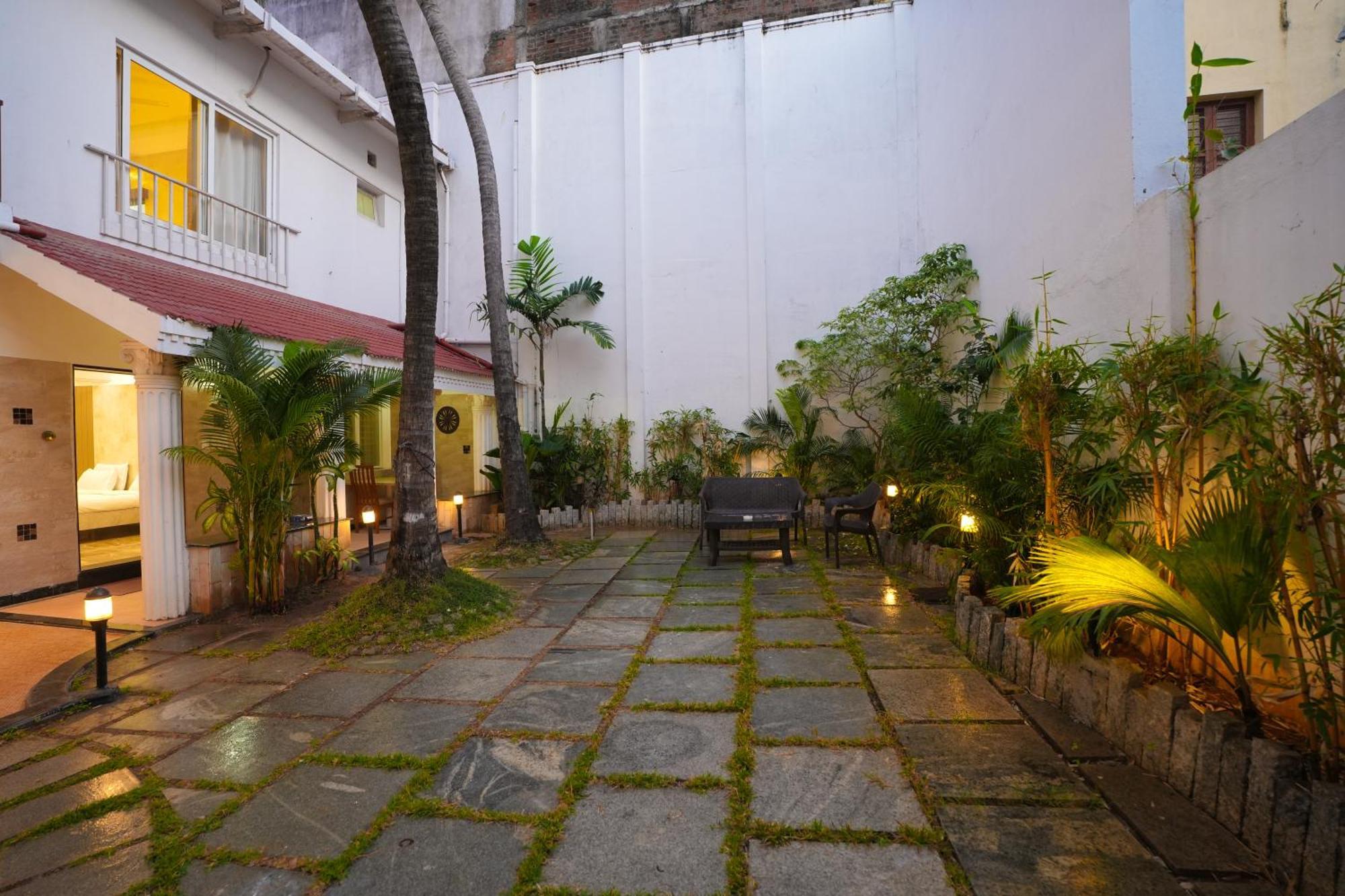 Avenue 11 Boutique Residences, Poes Garden Madras Buitenkant foto