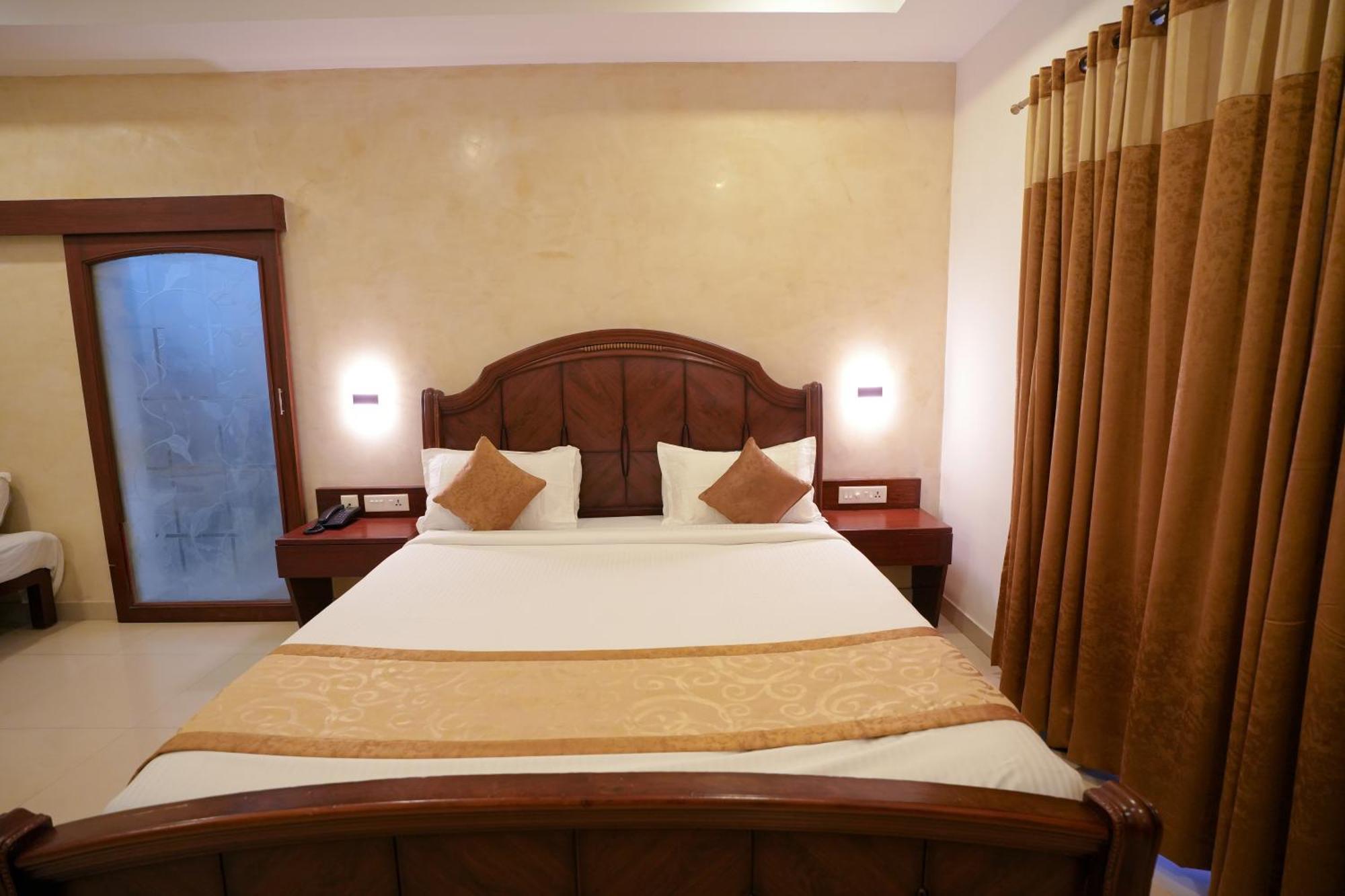Avenue 11 Boutique Residences, Poes Garden Madras Buitenkant foto