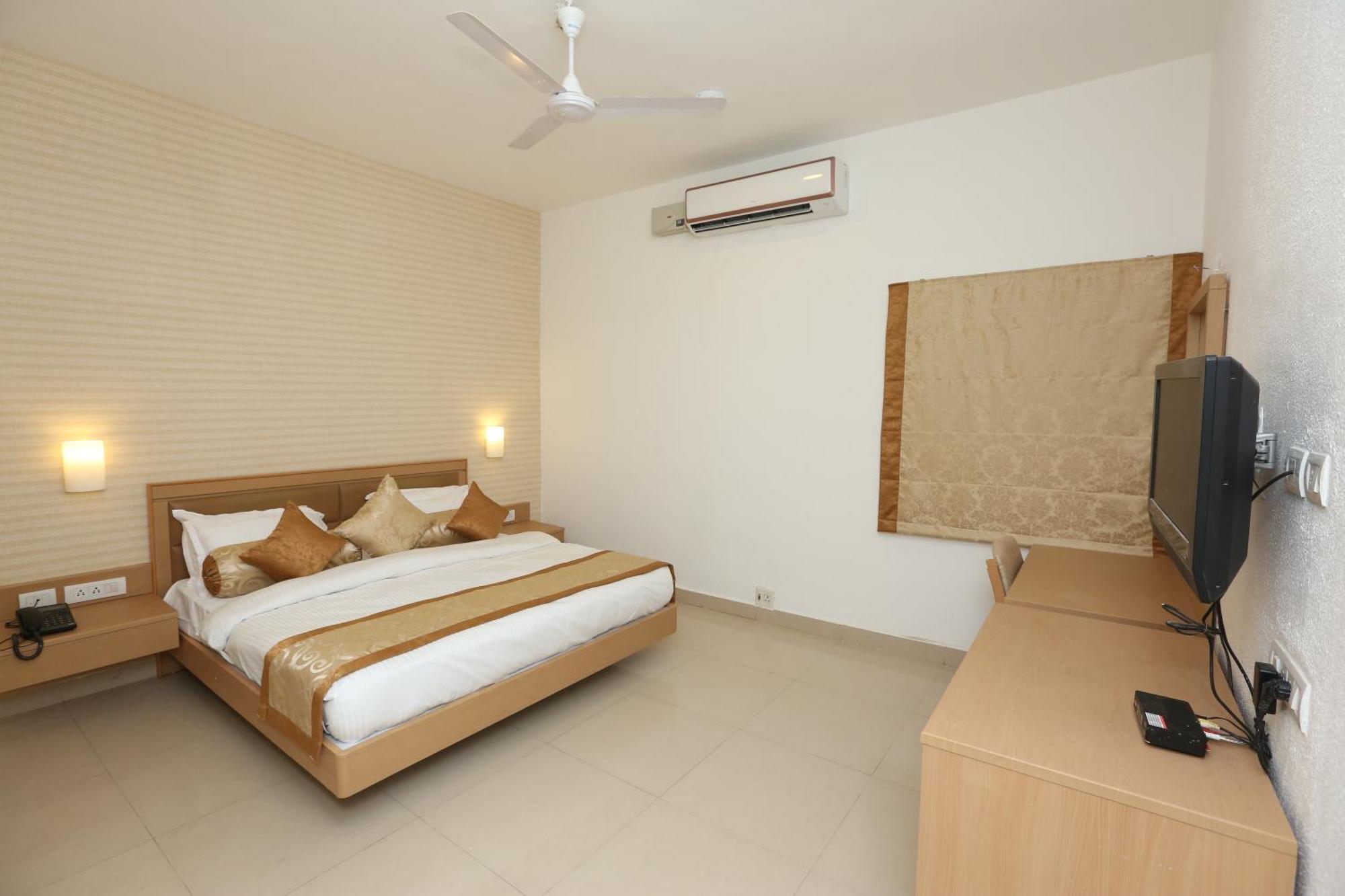 Avenue 11 Boutique Residences, Poes Garden Madras Buitenkant foto